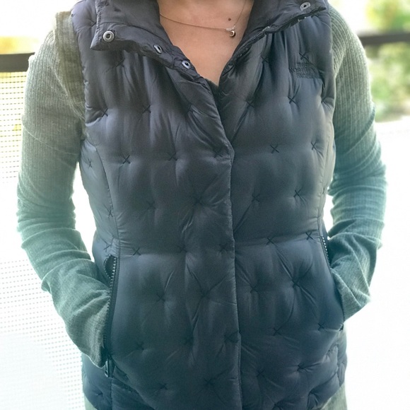 NEW The North Face Women’s Holladown Crop Vest - Picture 3 of 6